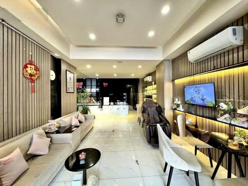 Bán Tòa Nhà Đường Bạch Đằng - Quận Bình Thạnh - DT 8.7x20 - 5 Tầng-HĐT 180triệu/Tháng-Giá 45 tỷ