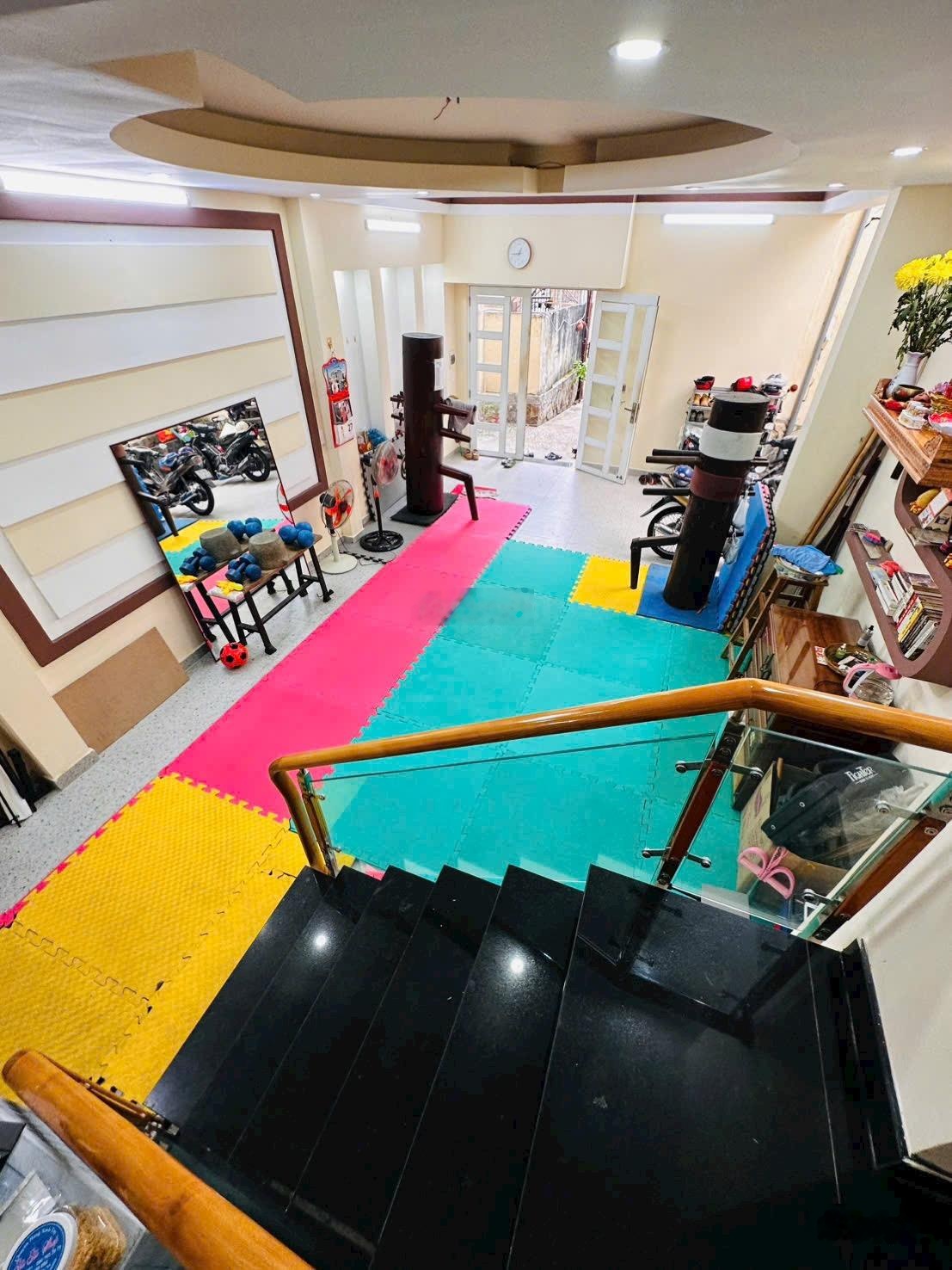 Nhà Điện Biên Phủ giáp quận 1. Diện tích 5mx18m . Sổ công nhận 78m. Giá chỉ 7 Tỷ 800 triệu