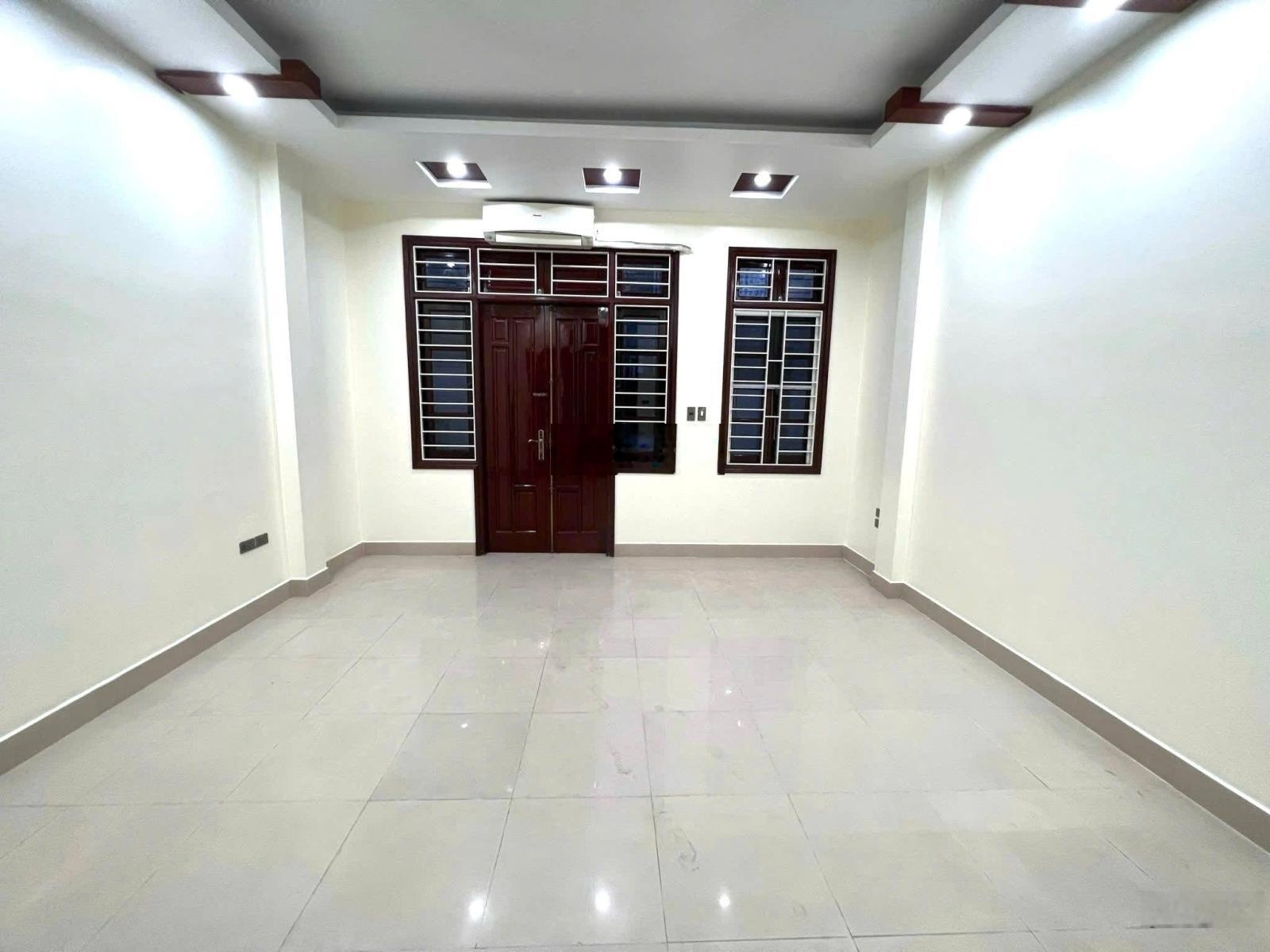 Bán nhà chùa láng - phân lô vip - ô tô tránh - sát hồ - 51.5m - 5 - tầng 27 tỷ