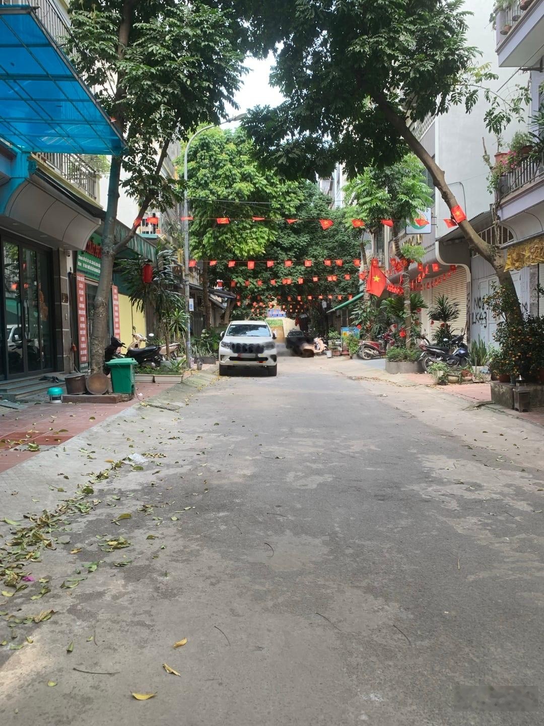 Bán đất phân lô dịch vụ KĐT Dương Nội 50m2 MT 5m, nằm ngay trước cửa TTTM Aeon Mall kinh doanh đẹp