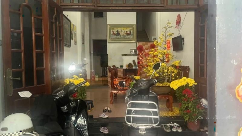 Nhà Lạc Long Quân, hẽm xe tải thông, gần mặt tiền, 4 tầng, 50m2, 7,7 tỷ