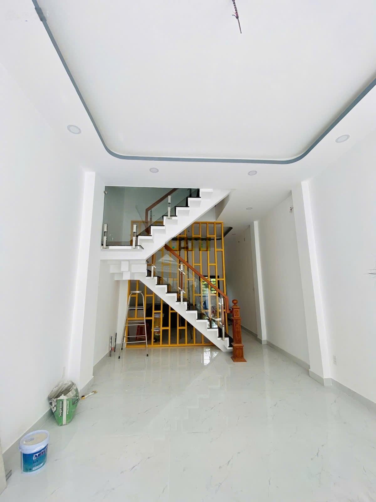 Bán nhà 2 tầng ngang 4m hẻm xe hơi thông Huỳnh thị Hai Tân Chánh Hiệp chỉ 4.2 tỷ thương lượng