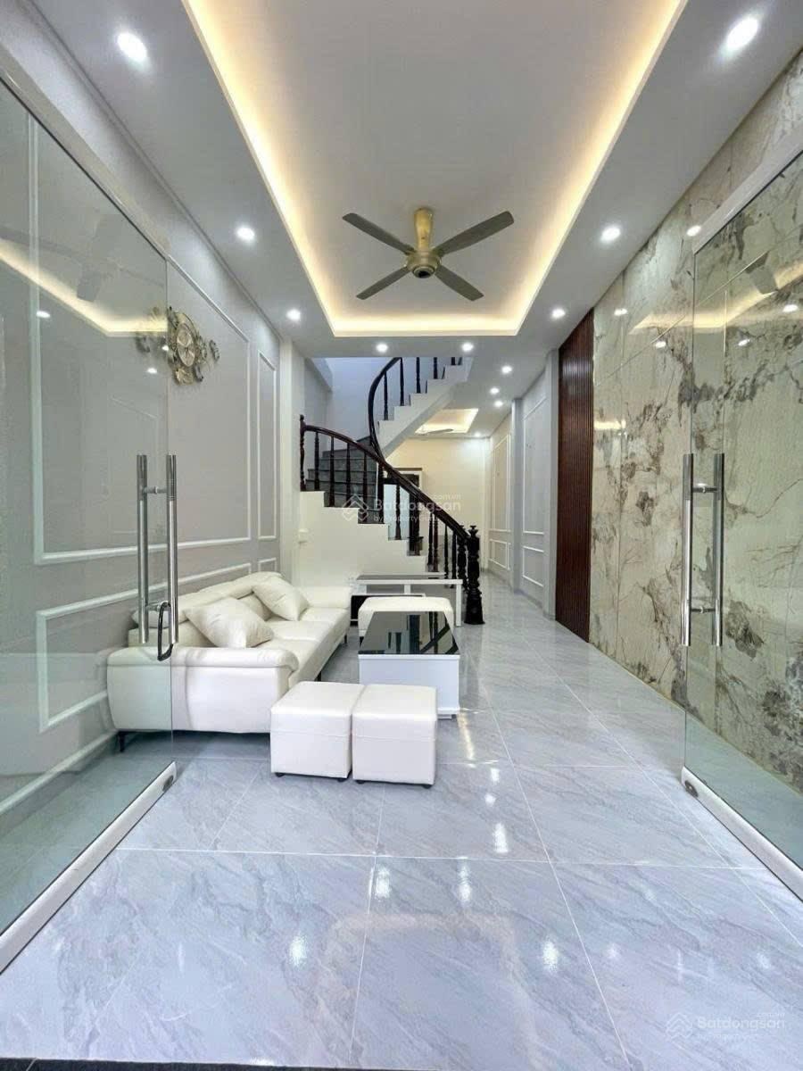 Hơn 13 Tỷ bán nhà Văn Quán 38m 5 tầng, phân lô vỉa hè, sổ đỏ chính chủ sẵn giao dịch, không lỗi lầm