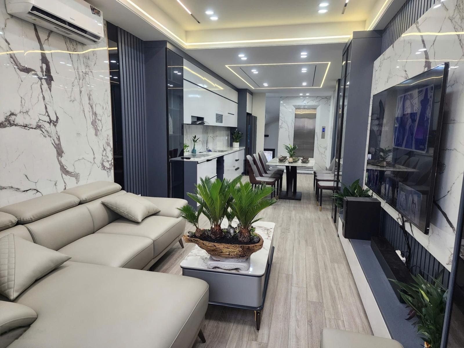 Bán gấp nhà mới tại Hoàng Văn Thái, 10,9 tỷ, 40m2, 3PN, 6 tầng thang máy, khu phân lô ôtô, 2 thoáng