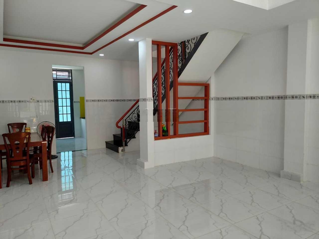 Chia tài sản cần bán Lý Chiêu Hoàng 4 x 20m, 2 tầng BTCT, 3 PN 3 WC, XH đậu cách nhà 1 căn