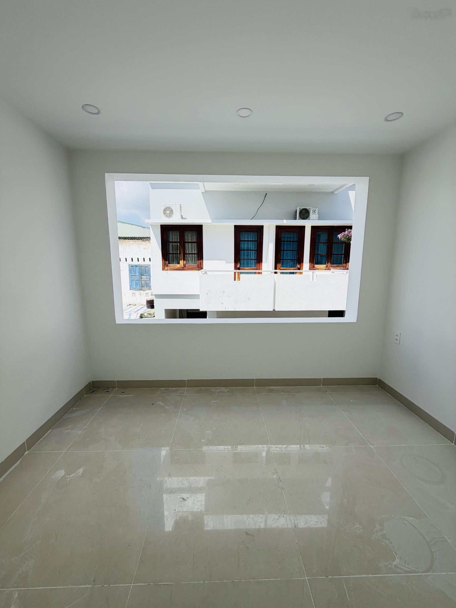 Bán nhà mới đầu ngõ hẻm Phương Sài trung tâm Thống Nhất phường Tây Nha Trang giá chỉ 4 tỷ