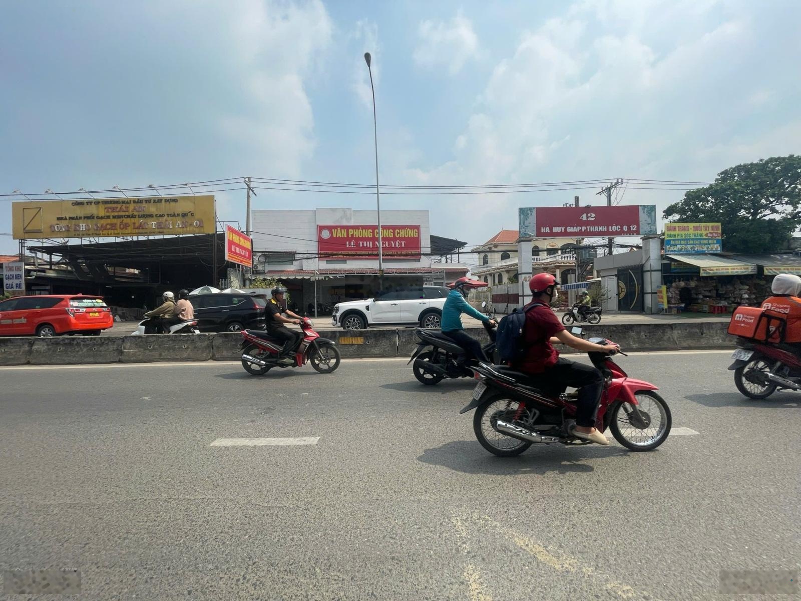 Cho thuê nhà mặt tiền đường Hà Huy Giáp, ngang lớn, gần 1000m2, sát sông, giá chỉ chục triệu