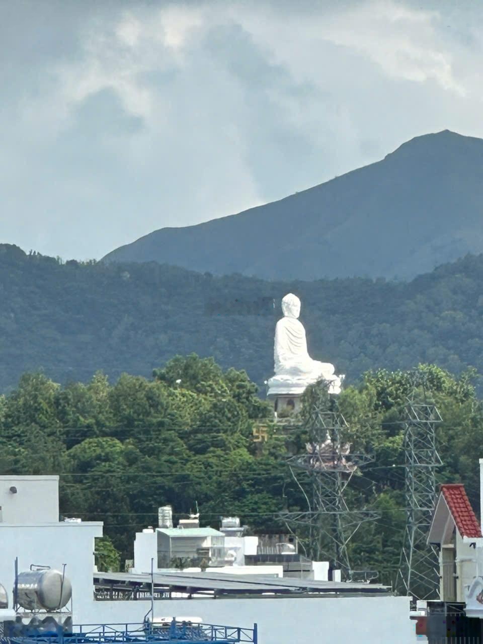 Cho thuê mặt bằng đẹp giá cực tốt. Vị trí: Đường 28 Phước Long, Nam Nha Trang. Giá chỉ: 6 triệu/th