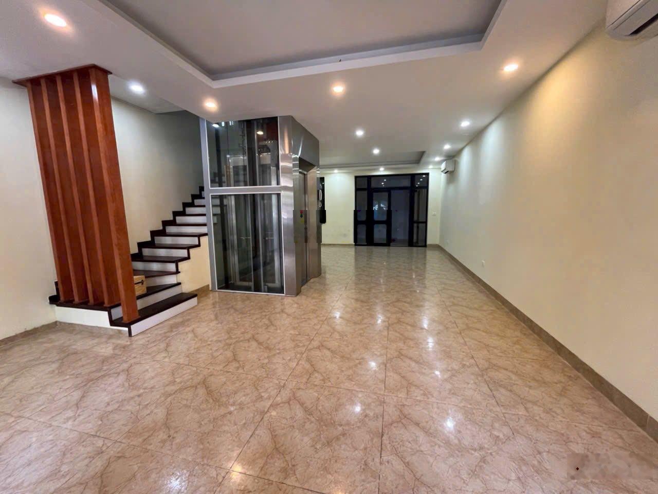 Cho thuê nhà Nguyễn Huy Tưởng ô tô đỗ- thang máy: 90m2* 5 tầng, vị trí đẹp làm VP, lớp học. 45tr