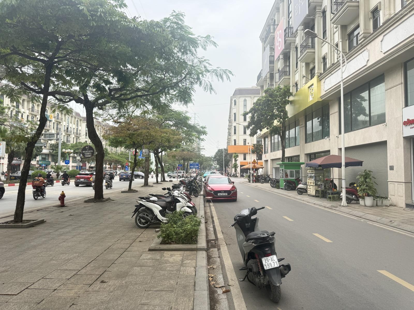 view Him Lam Vạn Phúc - phân lô vỉa hè - GPXD 7 tầng - vị trí đỉnh -- không lỗi gì -- giá nhỉnh 13