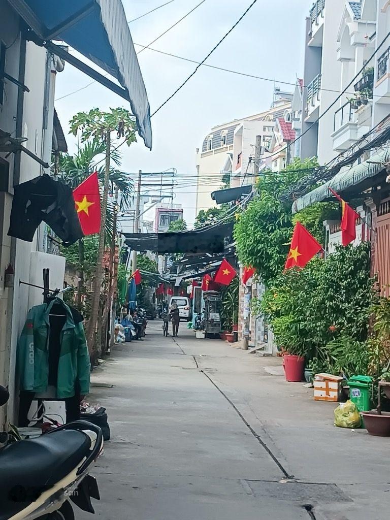 Bán gấp nhà Bình Tân - 5,5x16m - 3 tầng - hẻm oto - ngay Lê Đình Cẩn - nhĩnh 5 tỷ