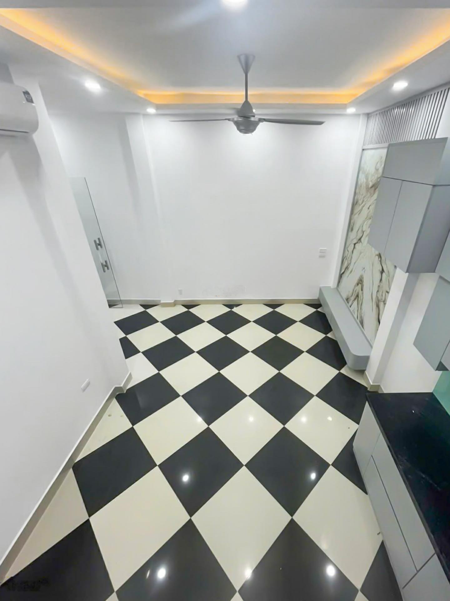 Bán nhà gấp khu vực Hoàng Mai chỉ từ 8x tỷ ( chủ dễ tính có thương lượng )