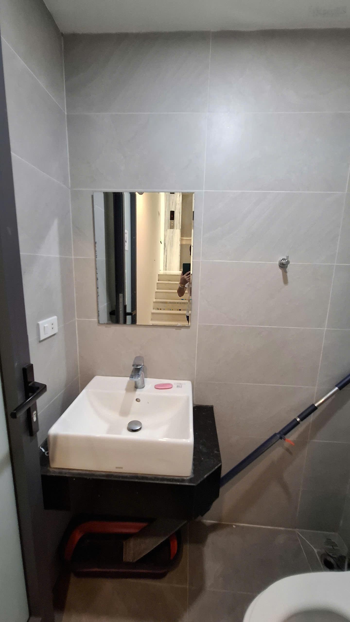 Tôi chủ nhà cho thuê nhà hai cửa đi, sát Hàng Gai, Hàng Hòm, Hàng Bông, Thang máy; 102m2* 5T- 34 Tr