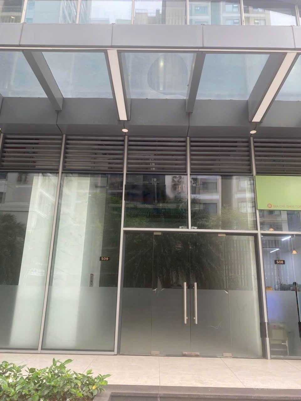Cắt lỗ 2.3 tỷ 6.7 tỷ bao thuế phí shop chân đế technopark tower vin ocp 1 gia lâm hn