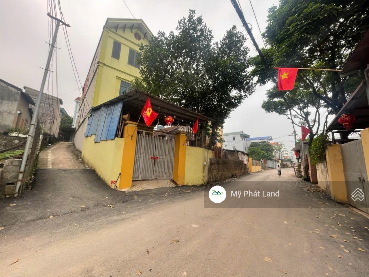 Bán lô đất Ninh Sơn Chúc Sơn, Dt 50m2, chỉ 50m ra trục chính ô tô tránh, gần quốc lộ 6, giá 2.75 tỷ