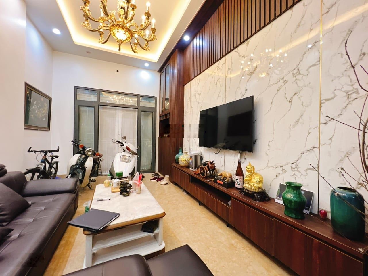 37m2 5.85 tỷ Kiến Hưng, gần ô tô Đa Sỹ Hà Đông, 5 tầng 5PN, ngõ 3m. Nhà dân xây