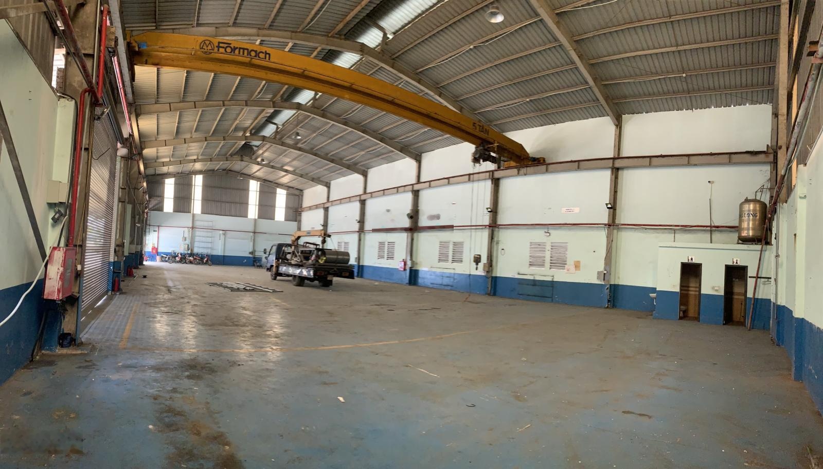 Cho thuê kho tại Thị Trấn Đông Anh, gần nhà máy Thép 1300m2 khung thép mái tôn, cao 9m giá 60k