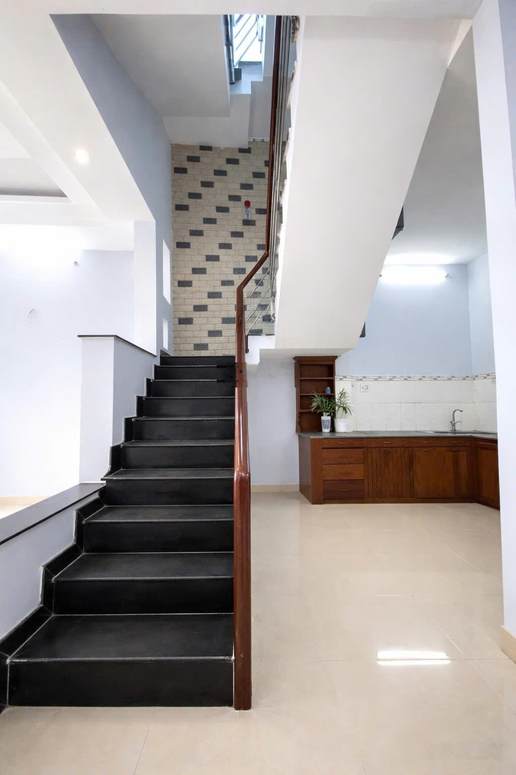 Bán nhà hẻm 1074 Tỉnh Lộ 10, P. Tân Tạo, DT 4.9 x 15m, NH 6m, 2.5 tấm, giá 5.9 tỷ ( TL )