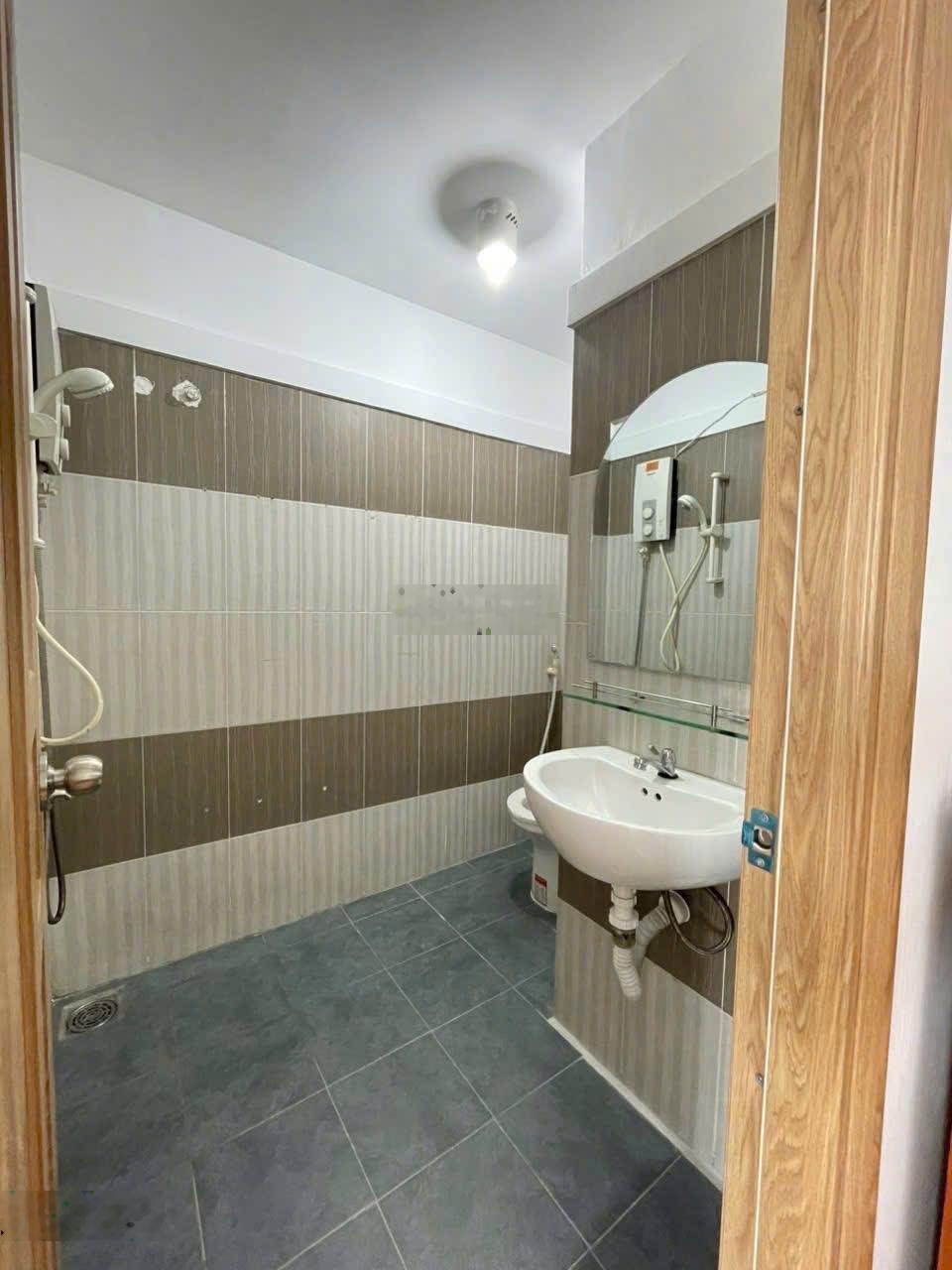Cần bán gấp căn hộ H2 đường Hoàng Diệu Q4. LH 0909626133