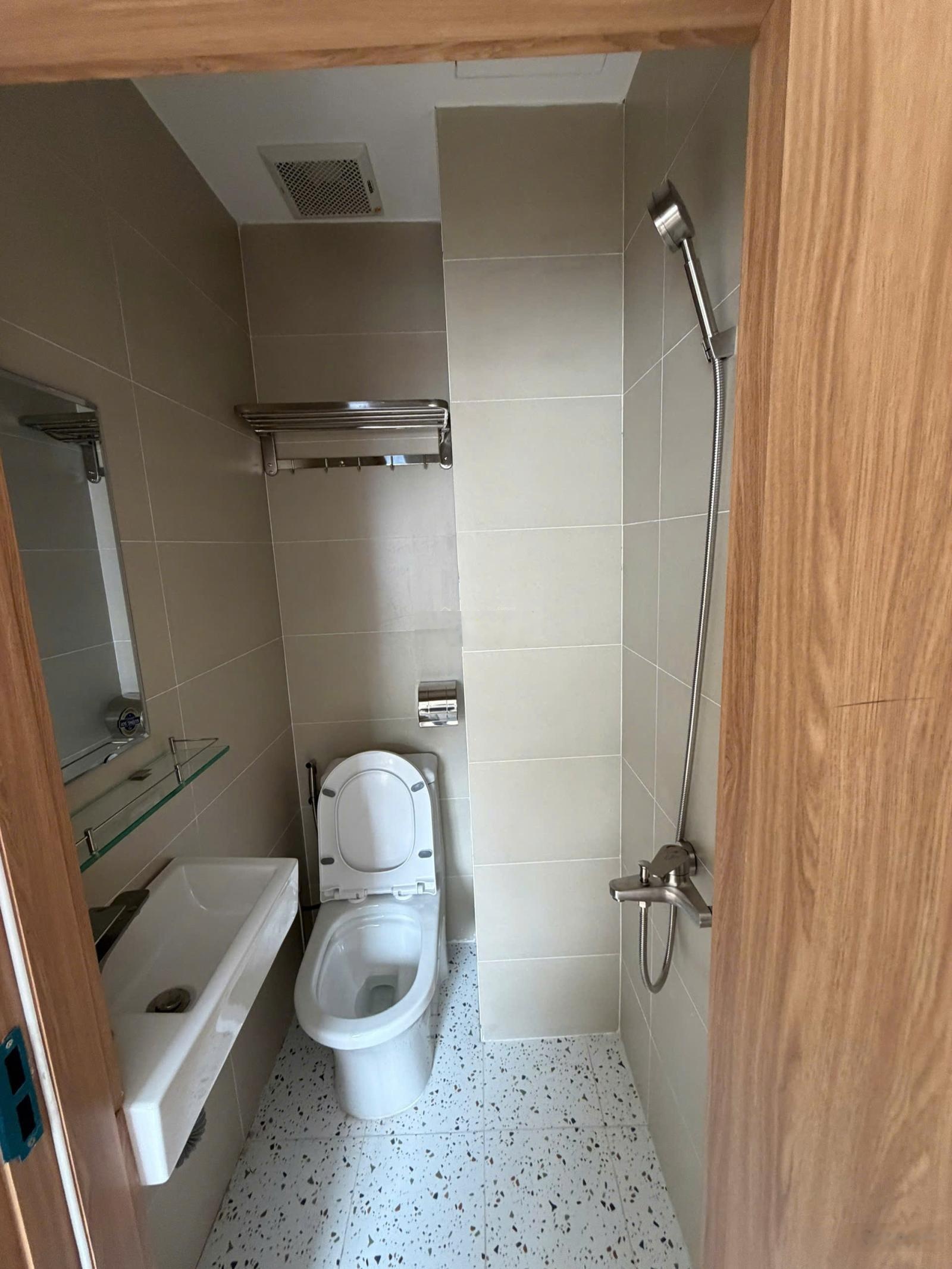 Nhà sát MT Võ Văn Tần Quận 3 - DT 3,2m x 10,5m đang cho thuê 22tr