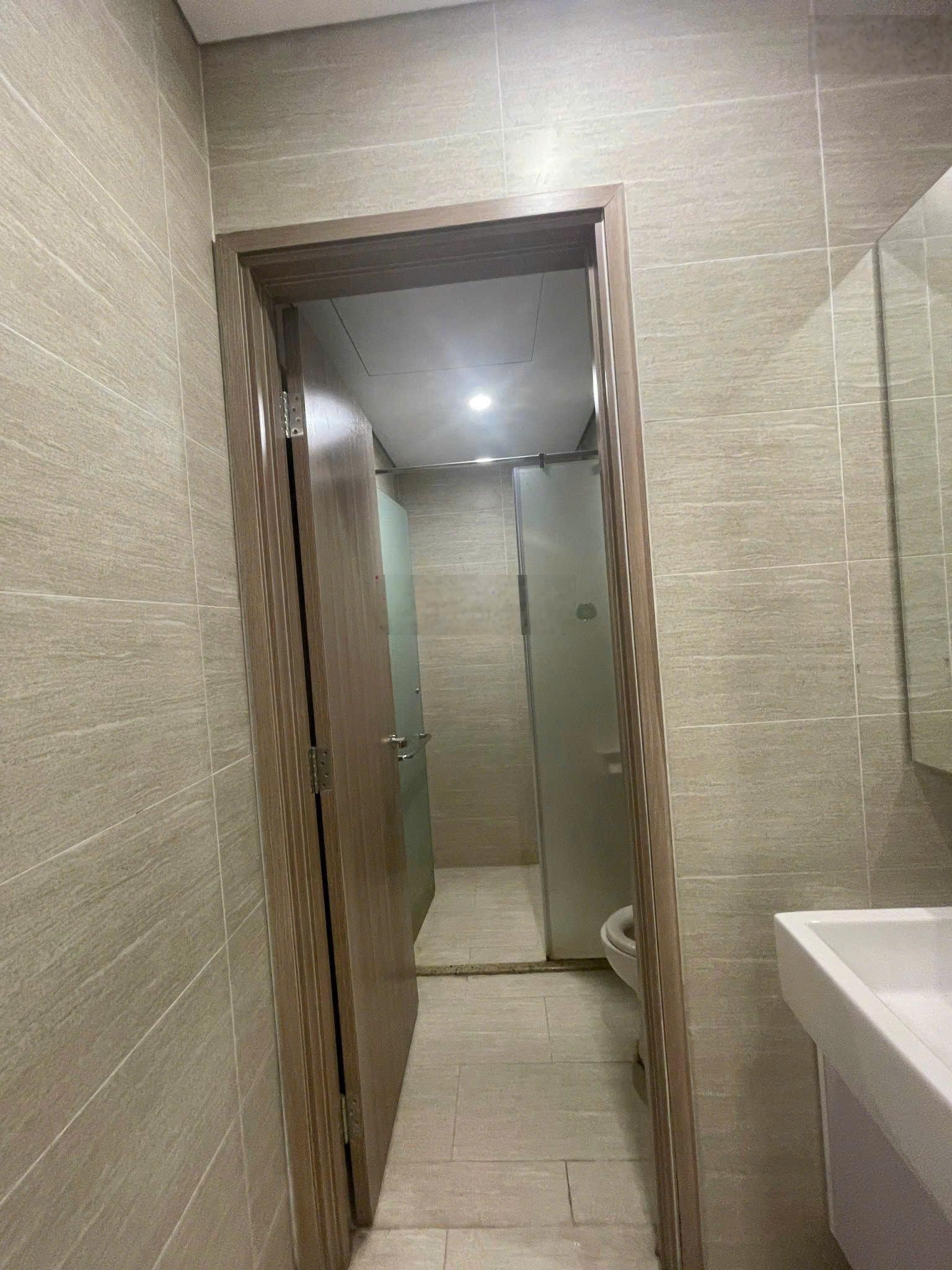 Cho thuê 1 ngủ+, 45m2, gs5, có tủ quần áo, điều hòa , sàn gỗ, chỉ 7tr/th . lh: 0366909409 e.thúy