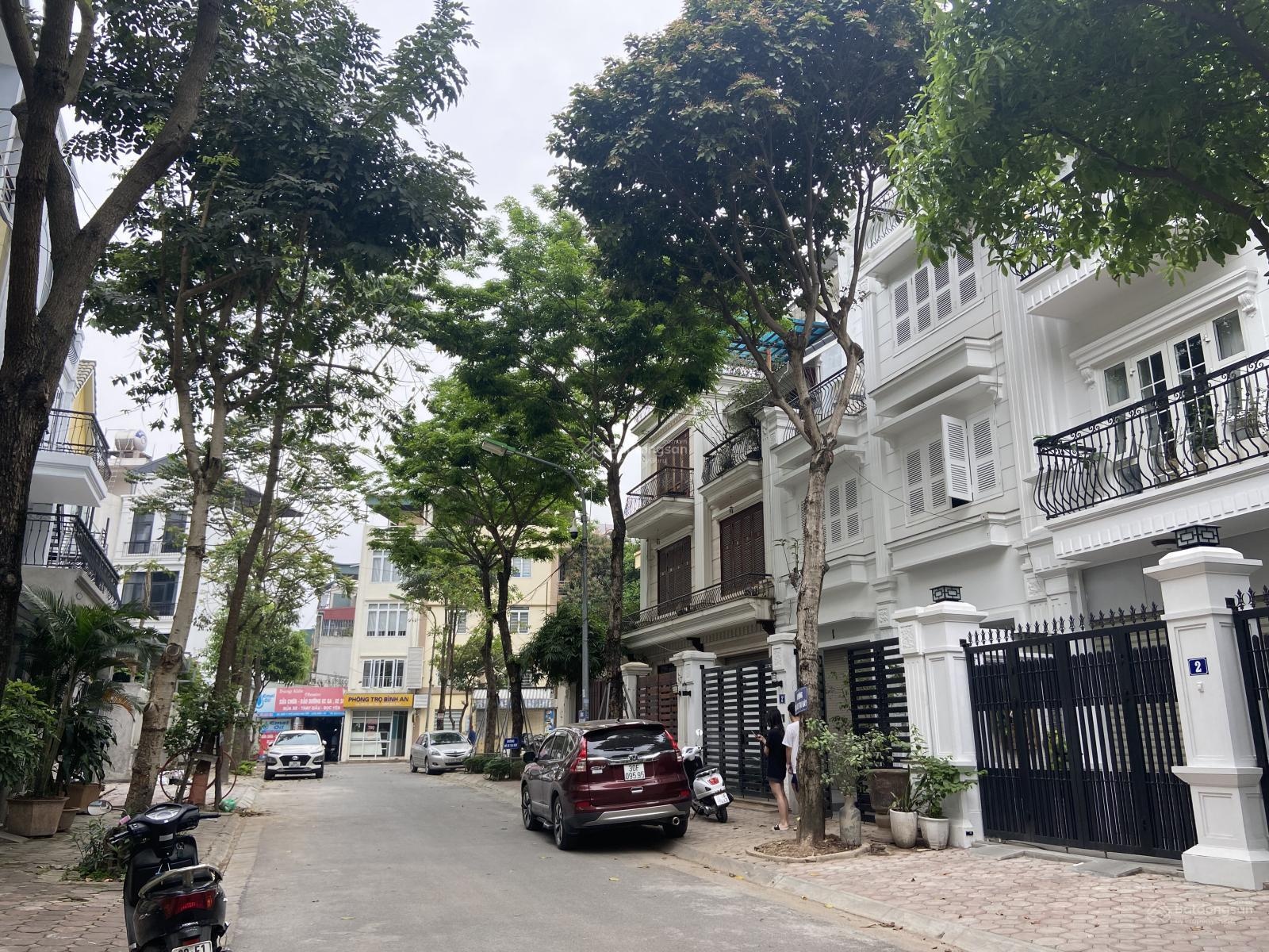 Bán toà nhà 7 tầng 1 bán hầm phố Hoàng Như Tiếp đối diện viện Tâm Anh 110m2 MT 7m. 33tỉ. 0943827333