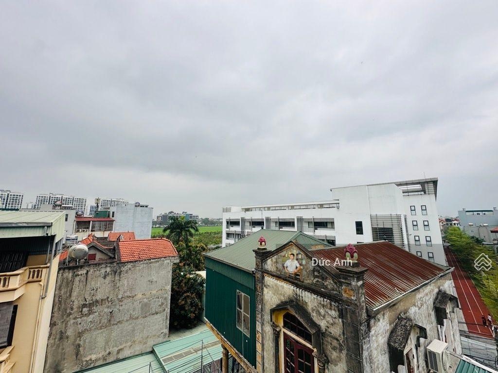Chỉ 7 tỷ x - nhà mới xây 5 tầng sân riêng - thoáng đãng - view trường, vincom long biên - tiện nghi