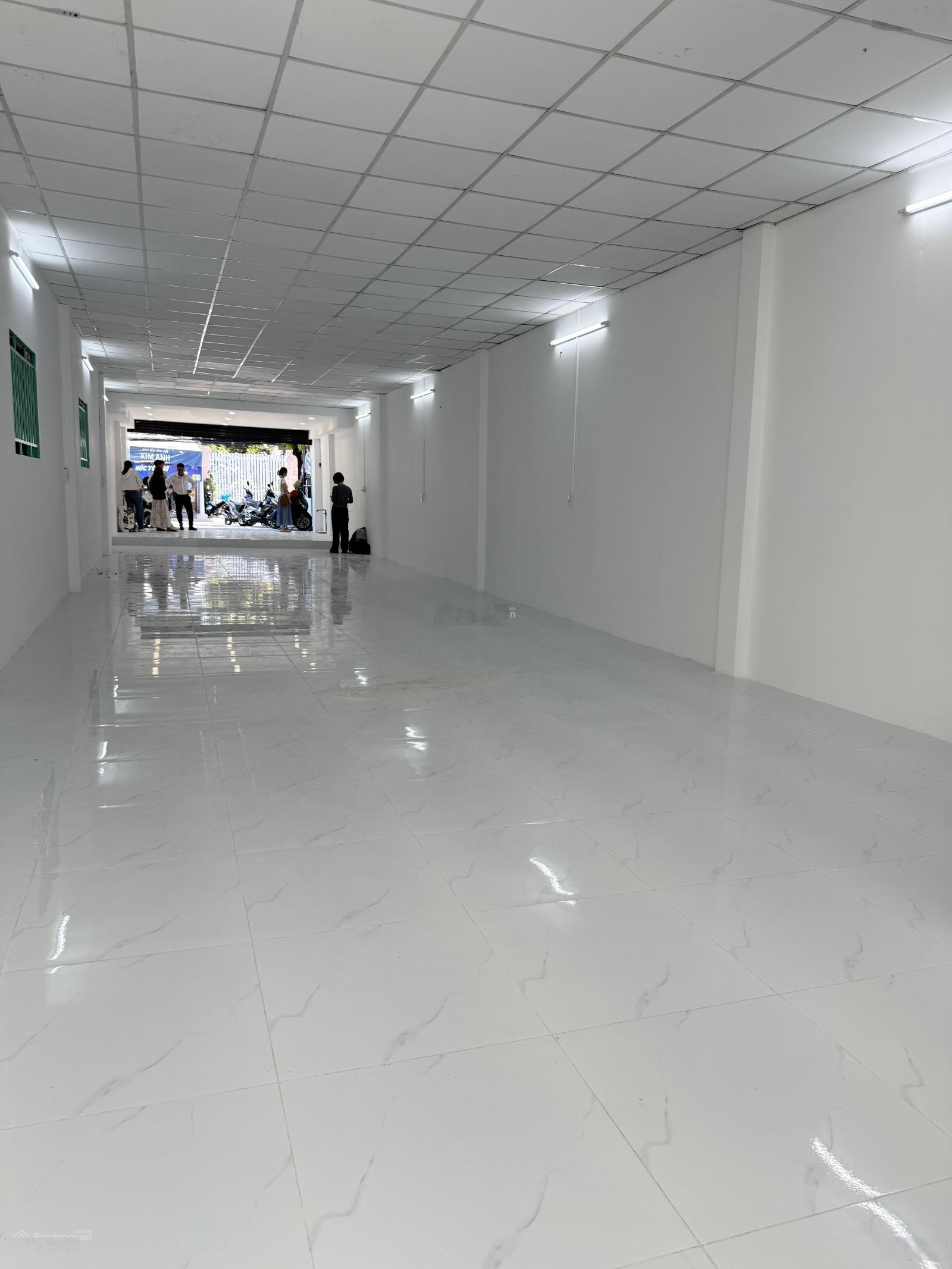 Mặt tiền Lê Văn Lương - Quận 7, GP xây được 7 tầng có hầm, 135m2 - chỉ 21 tỷ TL