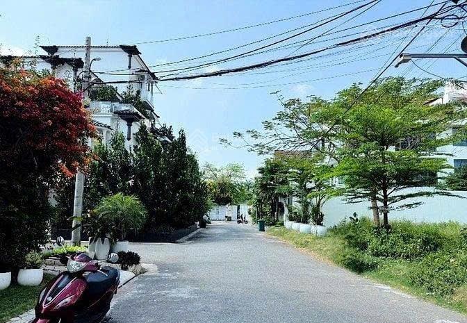 BÁN ĐẤT LÔ BIỆT THỰ NGUYỄN VĂN HƯỞNG Bảo vệ 24/24 DT:12x25 CN:300m2 khu đáng để sinh sống 79 tỷ TL