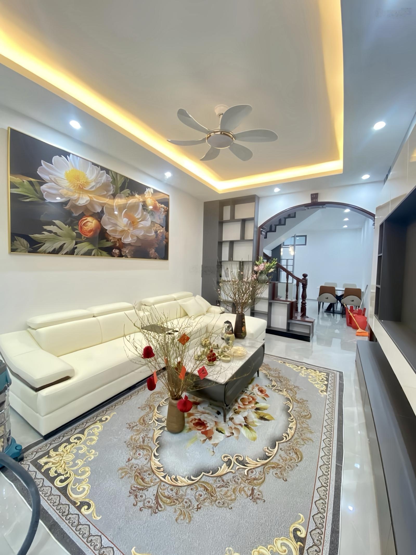 (Chính chủ) Bán nhà phân lô 45m2 Nguyễn Chí Thanh - oto vào - vừa ở vừa kinh doanh - giá 18.5 tỷ.