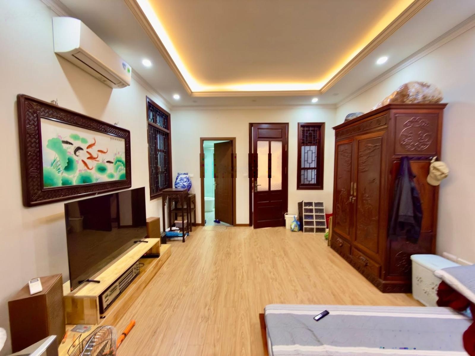 Cần bán căn nhà đẹp nằm ở khu Giáp Bát, Hoàng Mai, ngõ thông cách đúng 10m ra ô tô tránh