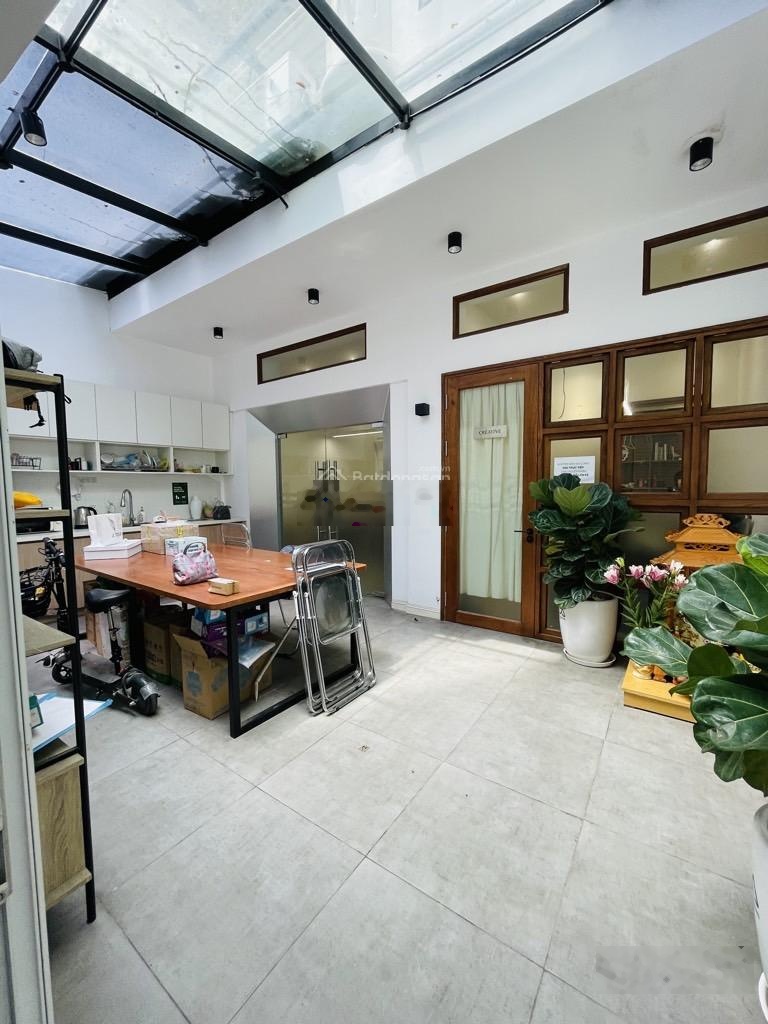 Bán nhà ô tô tránh Đặng Văn Ngữ DT 110m2 x5T, mt 6,6m giá 33,4 tỷ, sổ đỏ đẹp, gara, gần hồ Xã Đàn