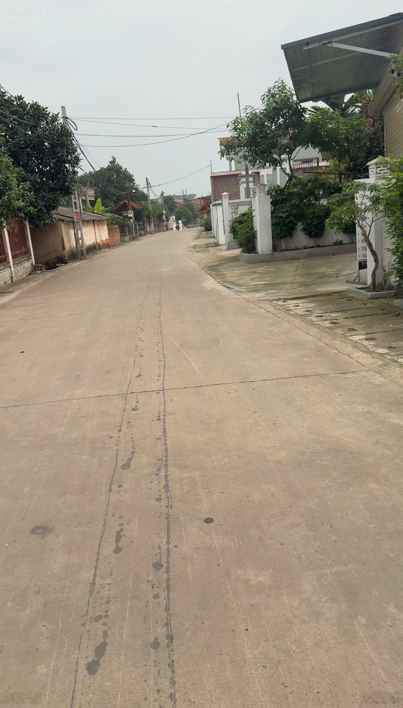 Chính chủ cần bán Đất mặt trục chính 30m tại Trung Sơn, Vân Hà, Bắc Ninh. DT:150m2. Giá chỉ 2,1x tỷ