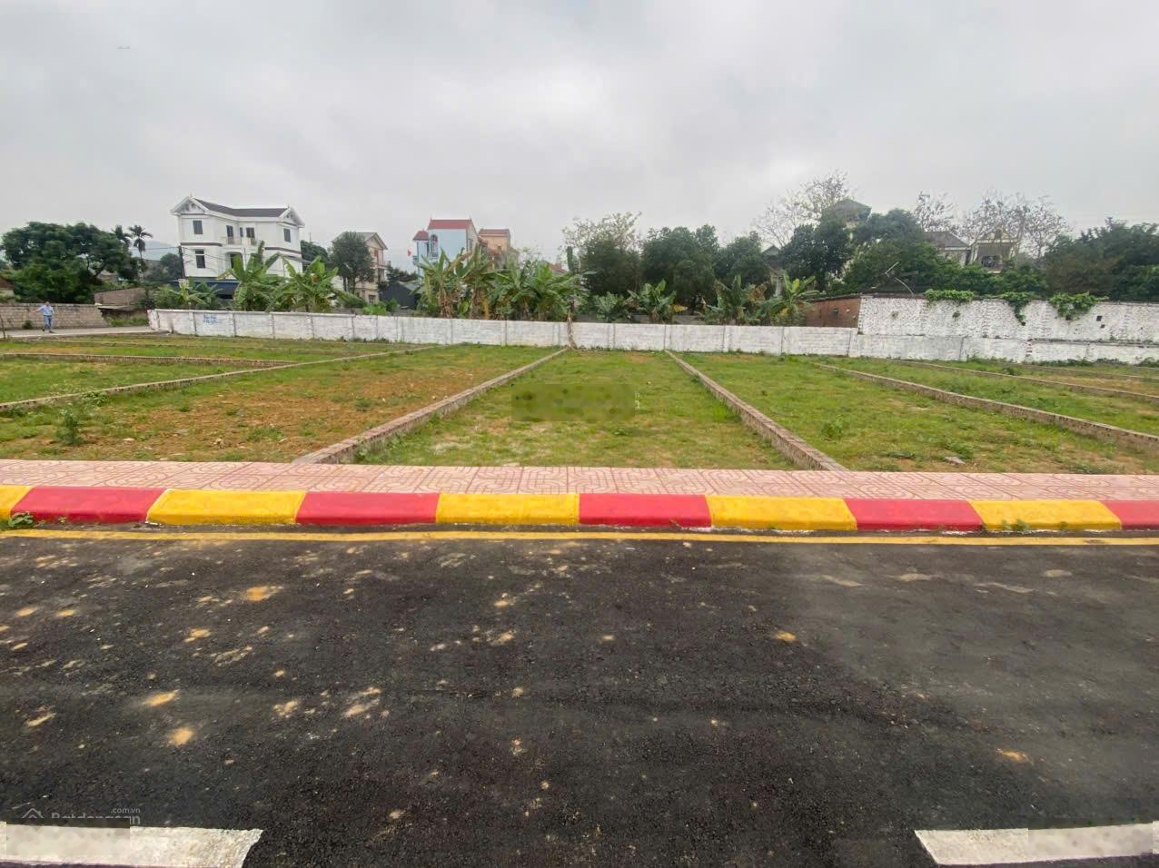 Bán rẻ hơn so với thị trường 250tr lô đất 100m2 trục chính kinh doanh ,cách QL21 chỉ 100m