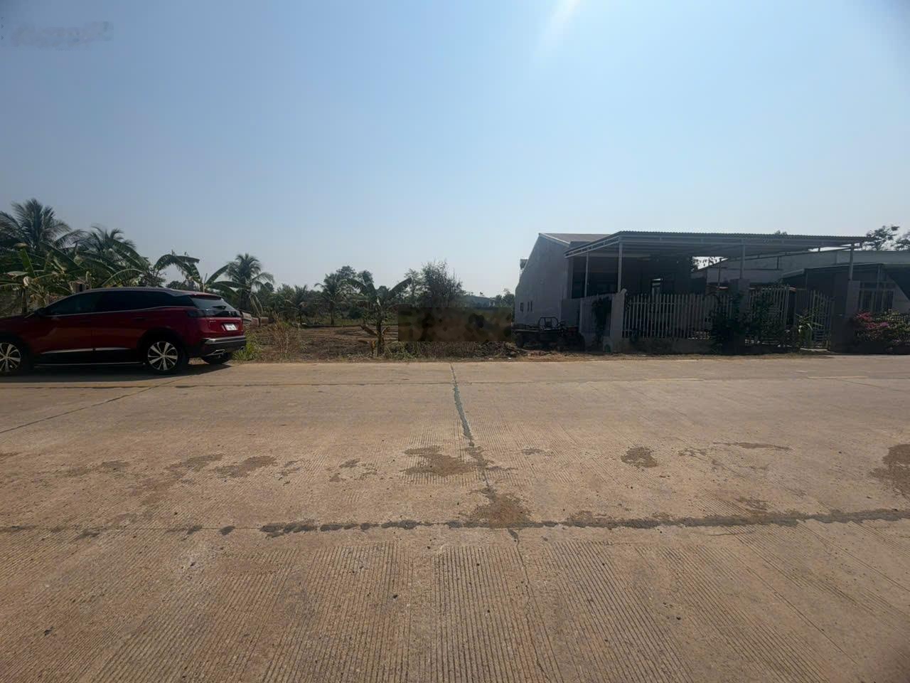 Đất mặt tiền Thôn 8 Xã Cư Êbur