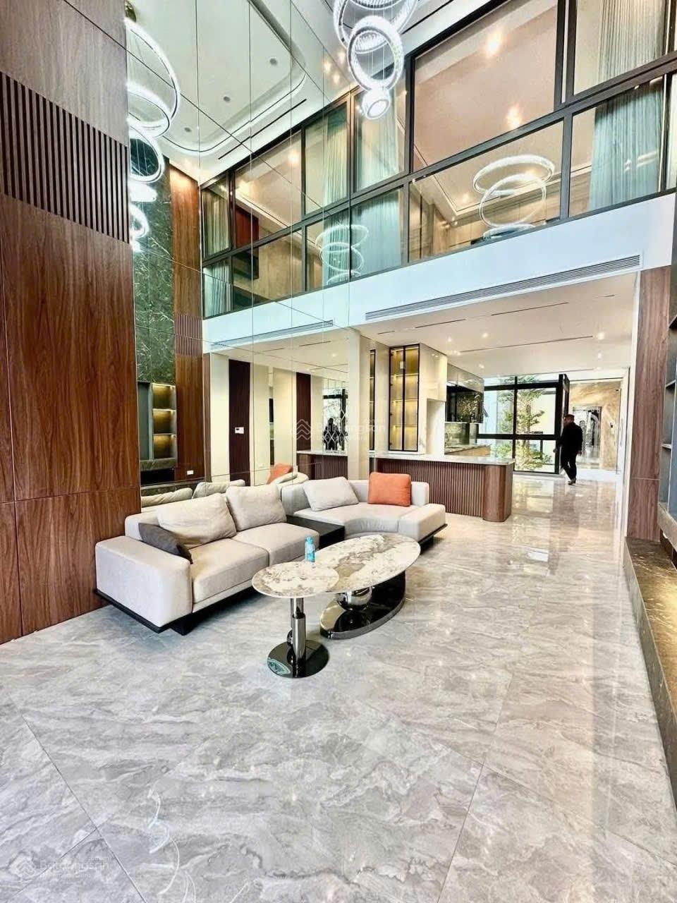 Nhà 7 tầng hàm cá mập thang máy 2 mặt thoáng đường ô tô tránh gần phố ngô gia tự- vũ đức thận