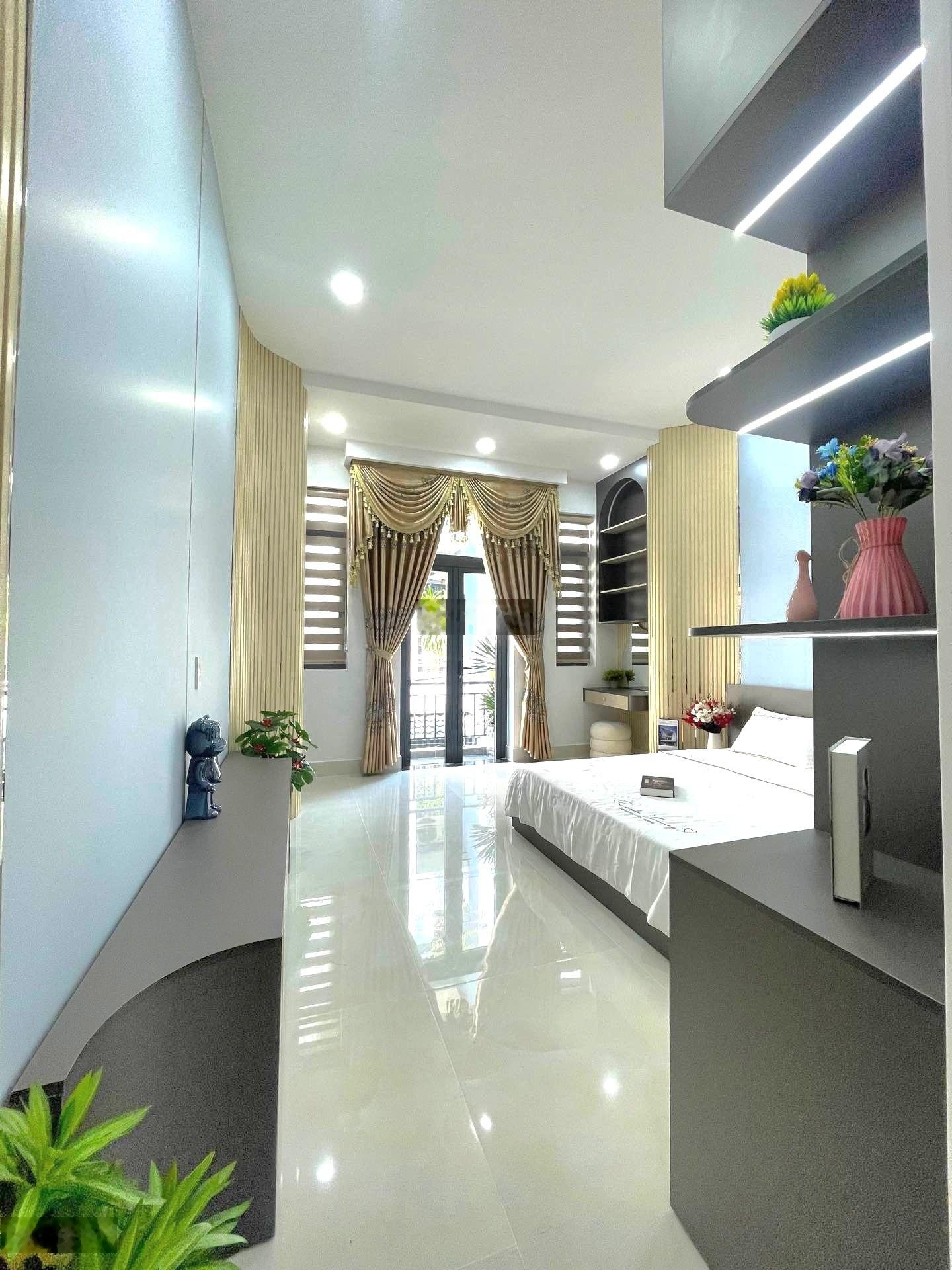 Giá rẻ: 8 tỷ bé. Nhà cực đẹp. Vị trí vàng nhanh tay kẻo lỡ. 4 tầng Tân Hương. Dt: 4x18. Xem muốn ở
