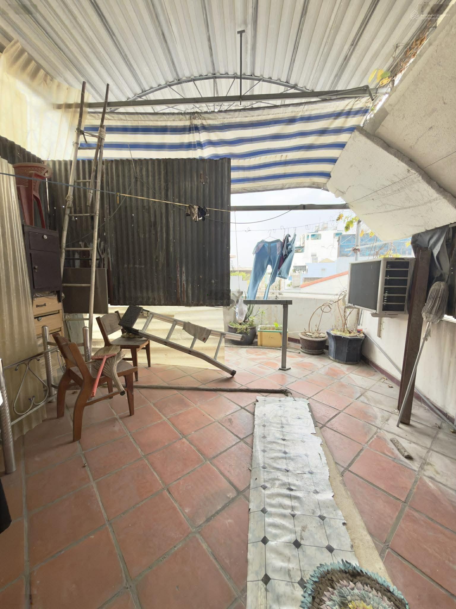 "Hiếm" 4 tầng diện tích 42m2, xe hơi 7 chỗ vào nhà, gần Hàng Xanh