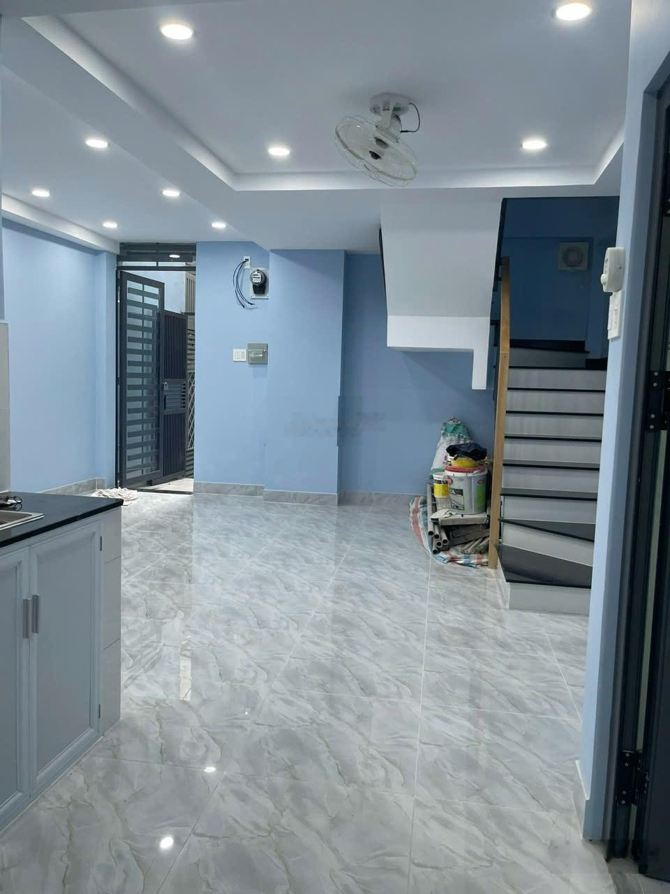 Nhà Phố Nguyên Căn, 1 trệt, 1 lầu, 1 sân thượng (tổn diện tích 120m2)