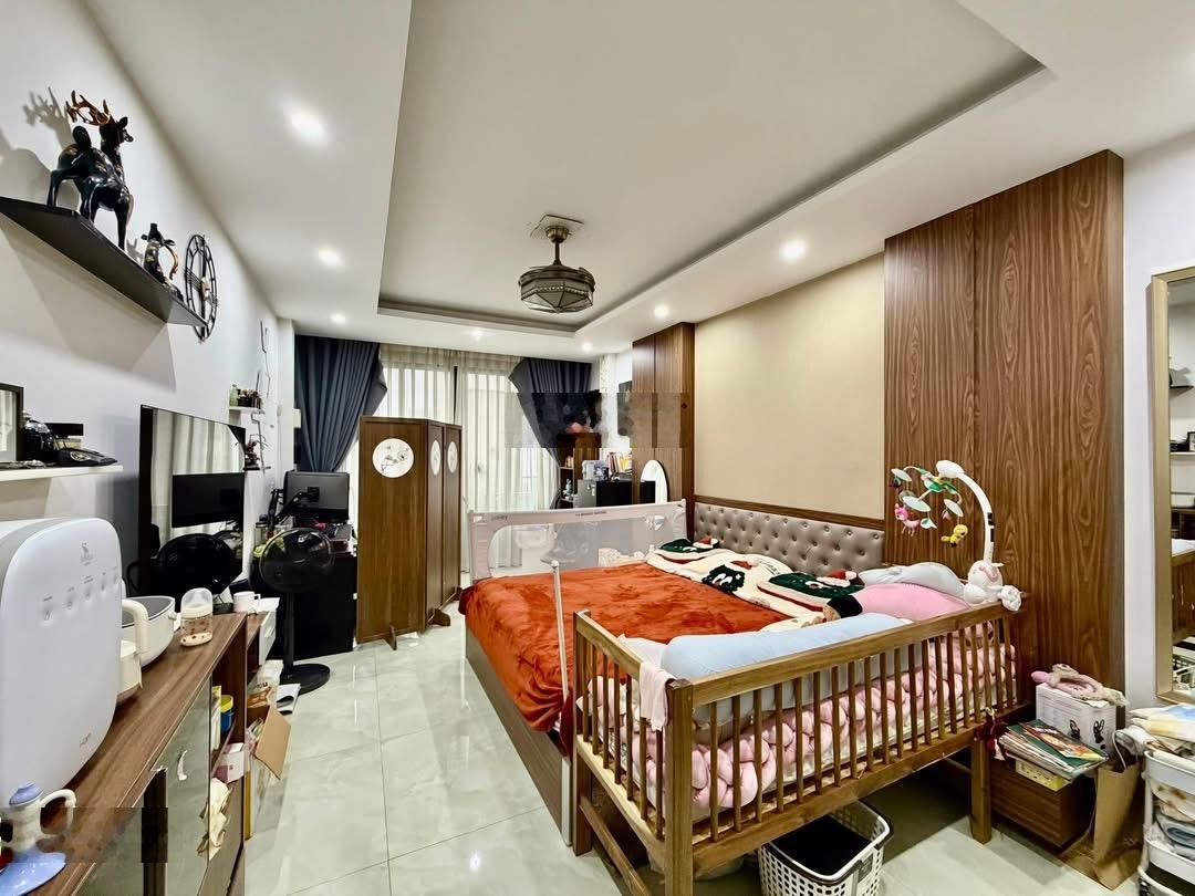 Siêu phẩm Lô góc Trần Duy Hưng, Nguyễn Chí Thanh, 49m 5T, gần phố, ôtô vào nhà, ở và kinh doanh tốt