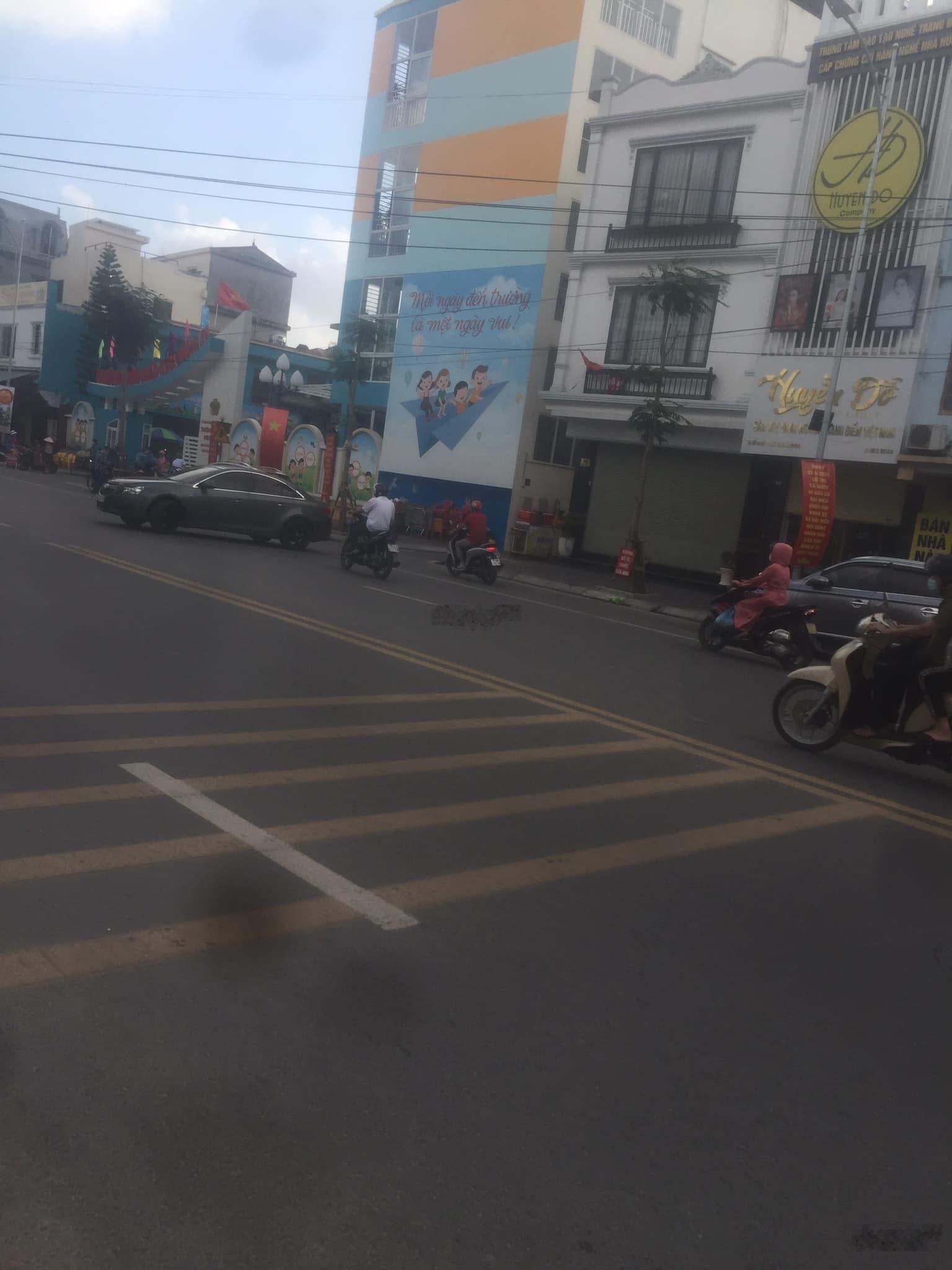 Cho thuê đất hoặc nhà tuyến mặt đường Hồ Sen :