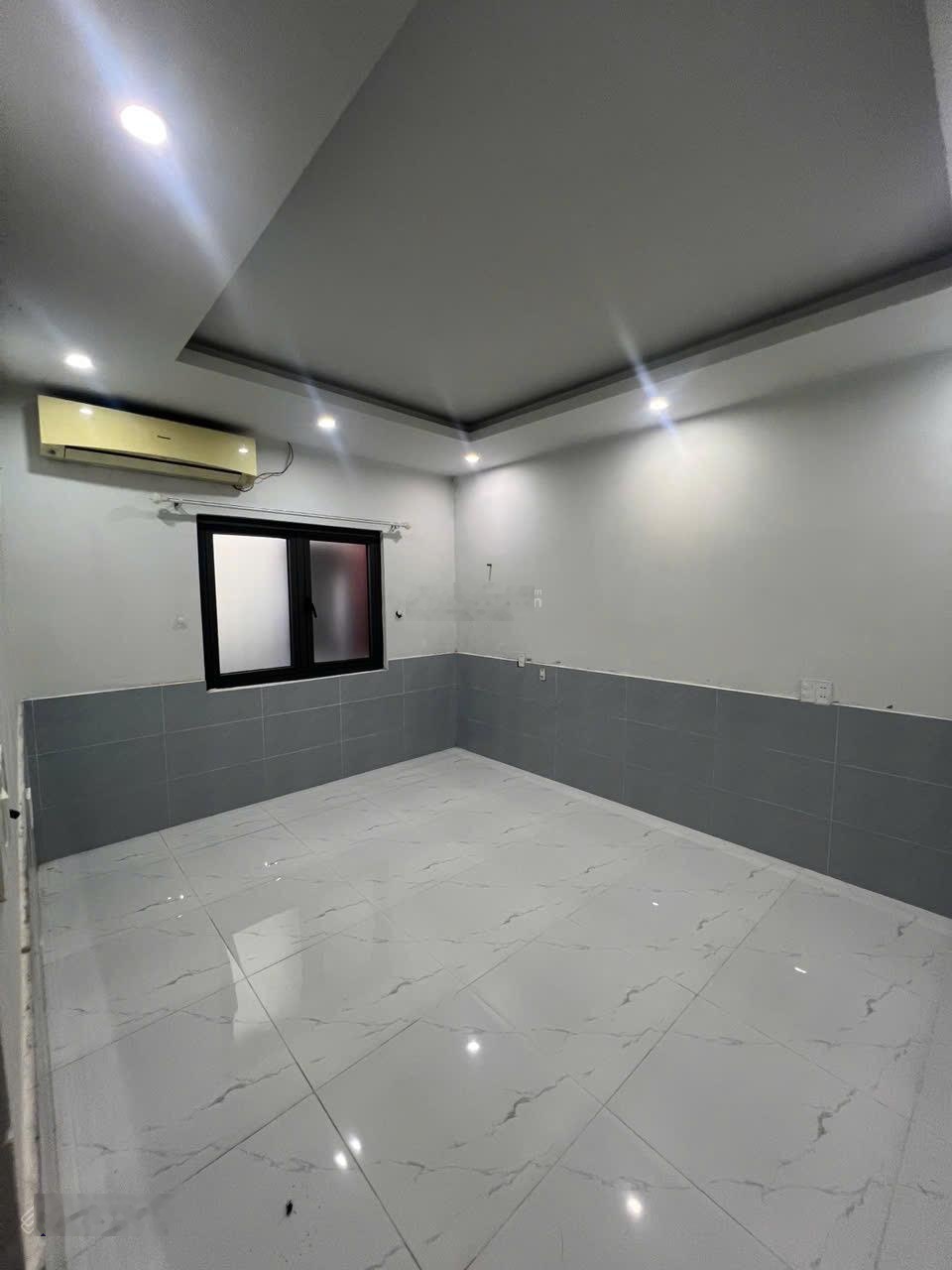 Cần bán nhà cấp 4 Nguyễn Văn Linh, khu cán bộ dân trí cao, có thể kinh doanh cho thuê buôn bán
