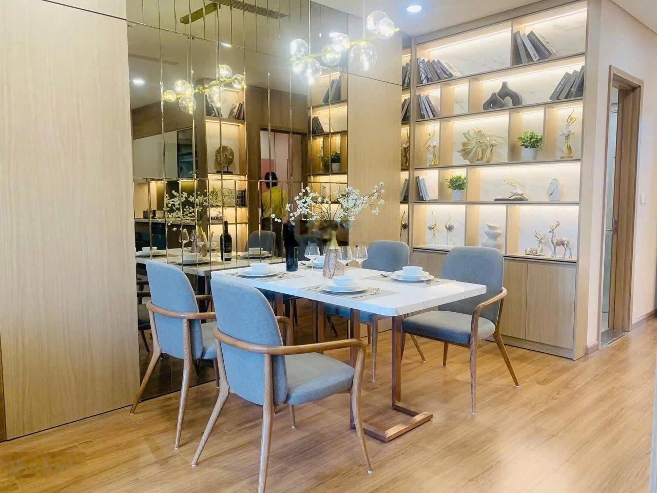 Chủ nhà chuyển công tác cần bán nhanh căn 2PN - 2WC, nội thất đẹp giá rẻ nhất thị trường 3,85 tỷ