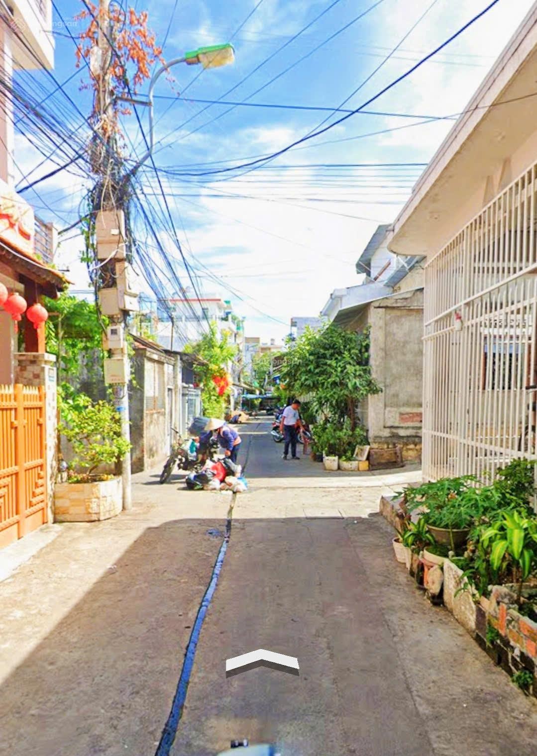 Lô hẻm ô tô Lý Ông Trọng cách đường 2/4: 80m * khá gần biển Hòn Chồng tầm 700m. Giá: 3,9 tỷ
