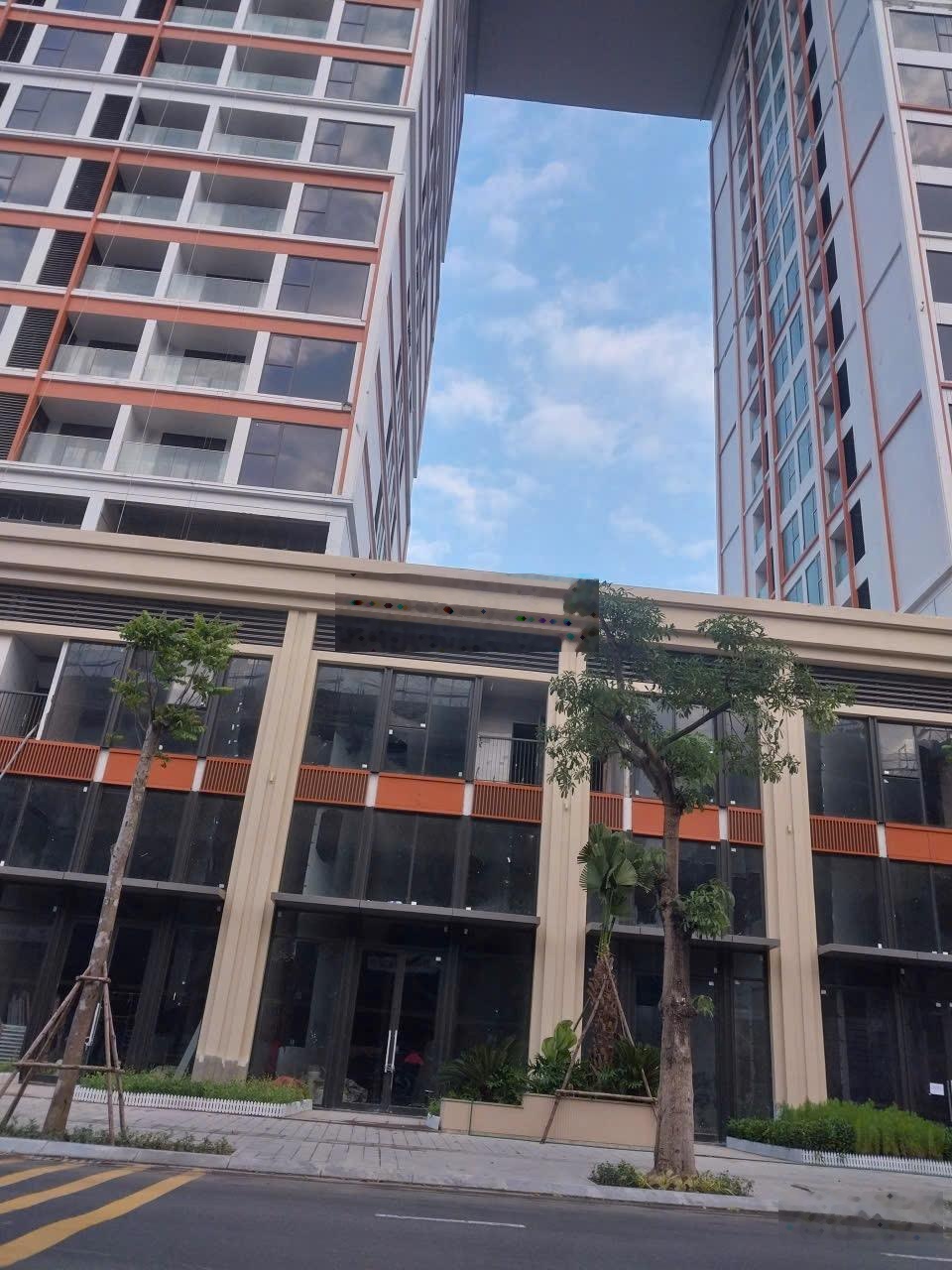 Lô Góc 92m2 Trần Hưng Đạo - Cách Cầu Rồng 200m - Giá Nhỉnh 10 Tỷ Vị trí: Đường 5m, cách Cầu Rồng