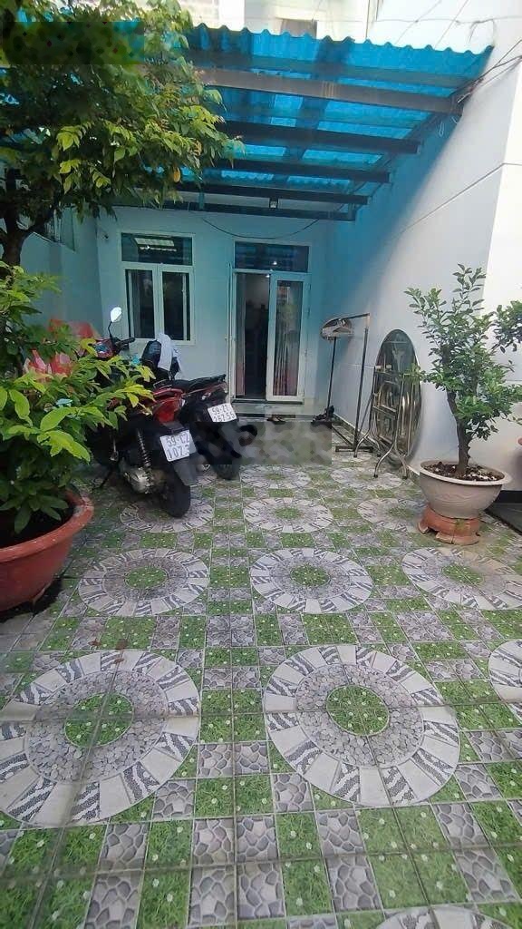 Thị Trấn Nhà Bè - Bán nhà 2 tầng sân vườn diện tích khủng 127m2 - giá 5,75 tỷ (giá hạt dẻ)