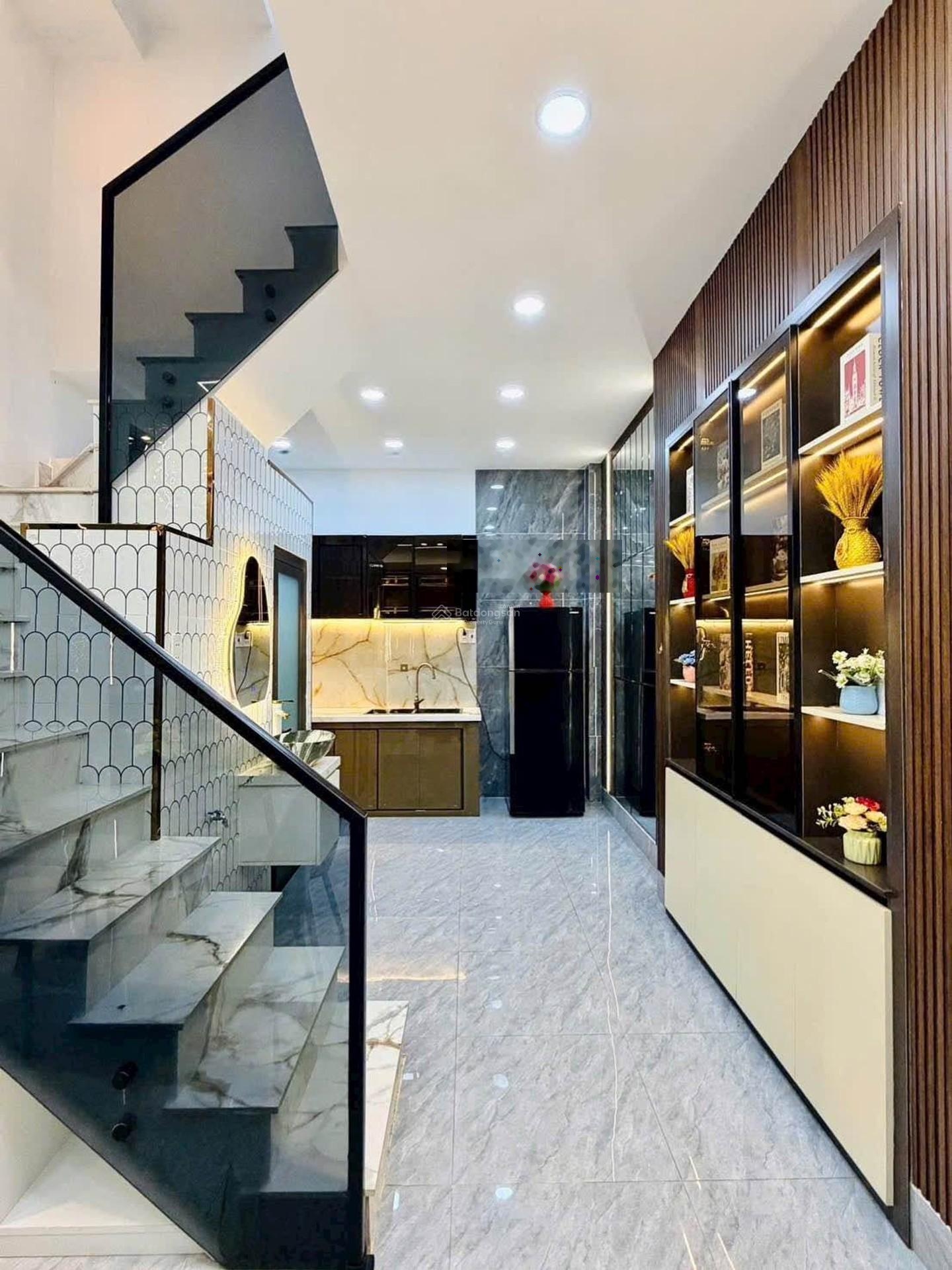 Nhà đẹp, TT Gò Vấp, DTSD 54m2 , 2PN, 2WC, 2 tầng. Hẻm 3 gác, xung quanh buôn bán tập nập Chỉ 4,25 t