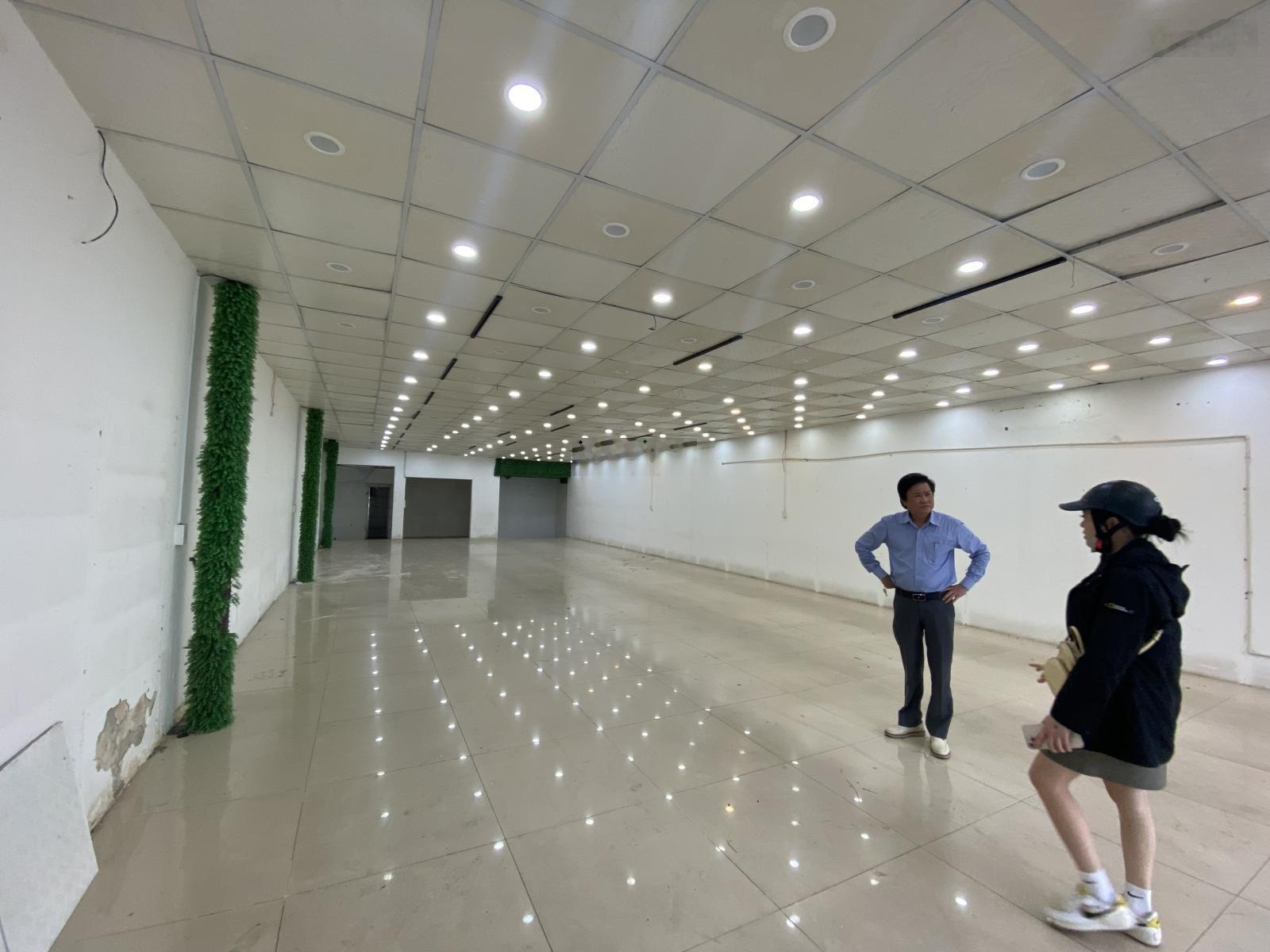 Cho thuê nhà mặt tiền Lê Đình Lý . 760 m2 . Trung tâm thành phố