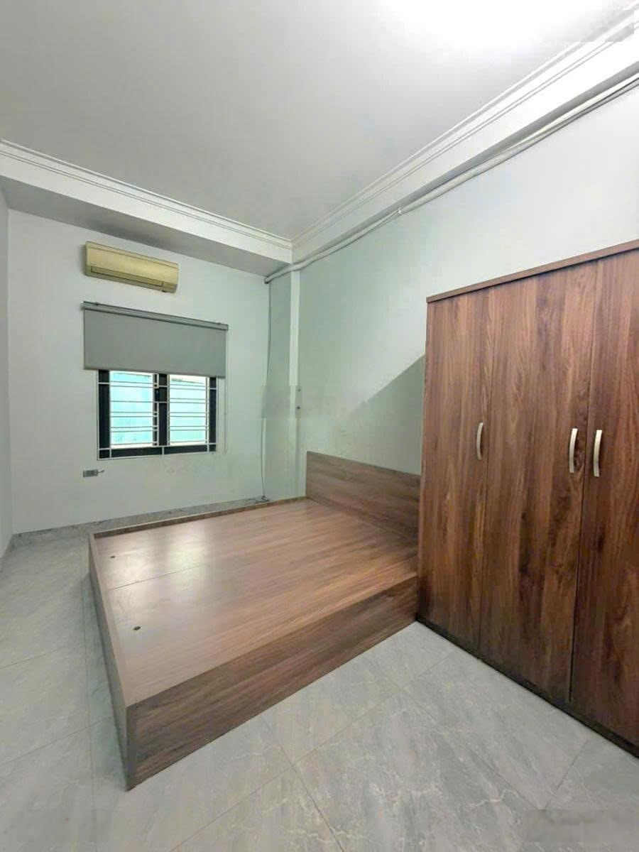 Nhà Ngay chợ Thạch Bàn _ Ngõ ô Tô _ Phân Khúc 8 tỷ_ Đón sóng Đại lộ Sông Hồng