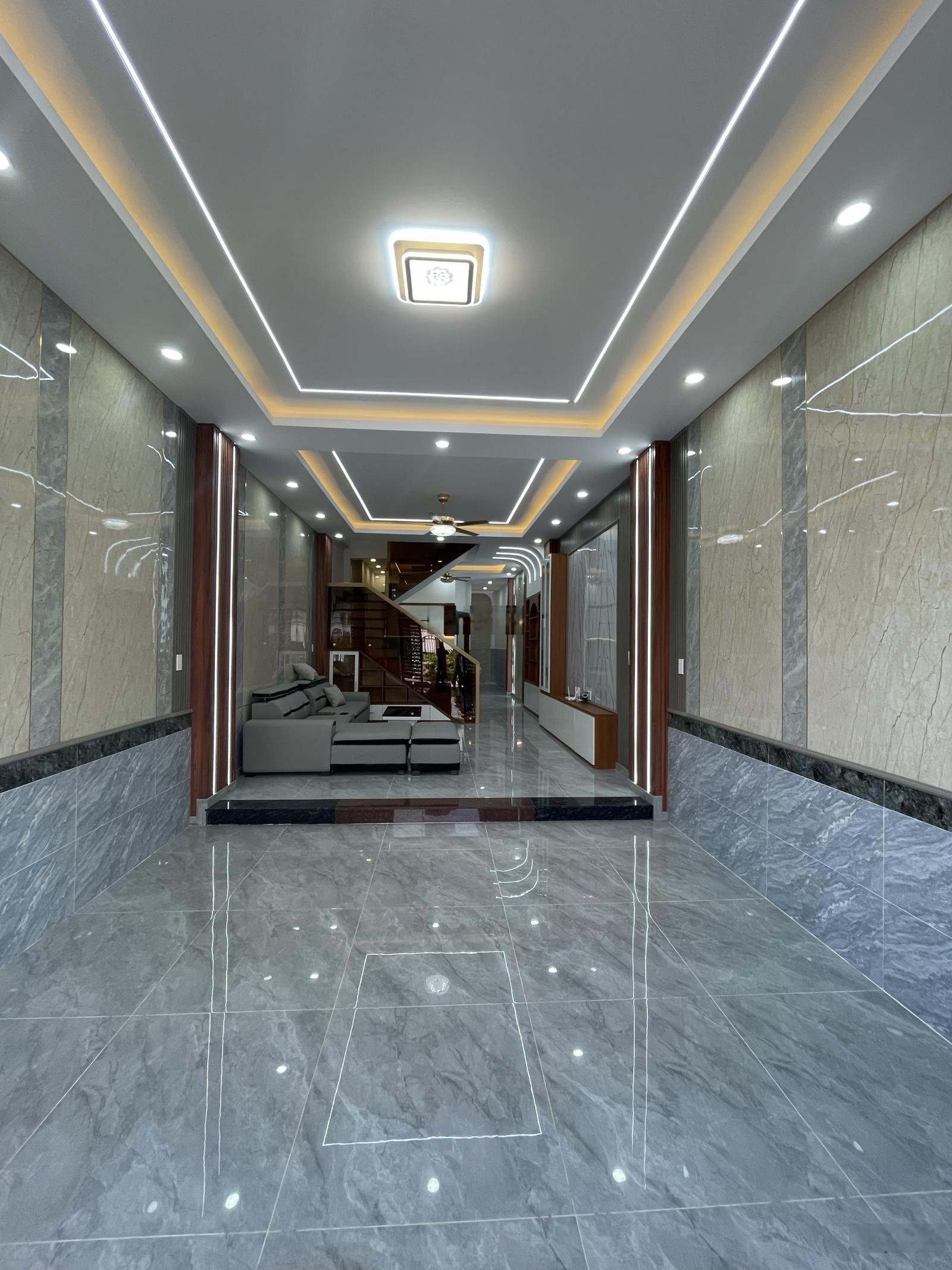 Bán nhà 1lầu 1trệt sổ riêng hoàn công gần chợ bửu hoà. Dt 80m2 giá 3tỷ950tr, tặng full nội thất.